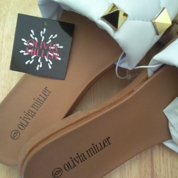 NWT OLIVIA MILLER Quilted Studded Slide Sandals - Picture 2 of 7